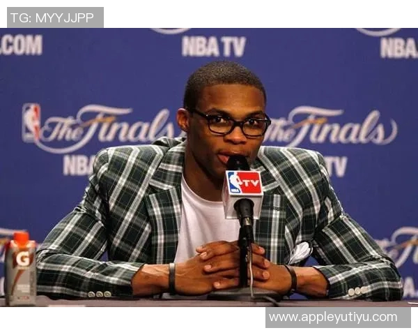 夸梅质疑对布朗尼的赞誉与对本内特威少的批评为何存在双重标准