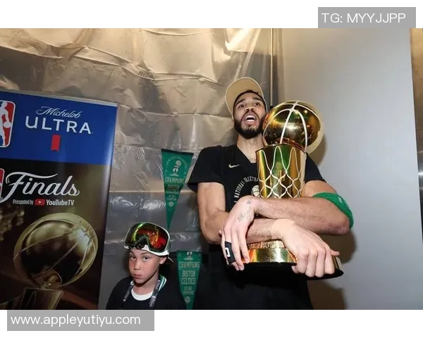 11月17日NBA最佳球员评选结果揭晓精彩表现引发热议 11月17日NBA最佳球员评选结果揭晓精彩表现引发热议