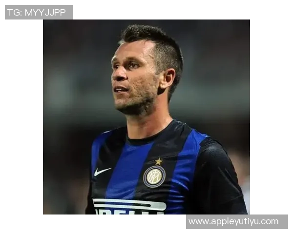 卡萨诺被指责忘恩负义回顾桑普时期言论引发球迷强烈不满 卡萨诺被指责忘恩负义回顾桑普时期言论引发球迷强烈不满